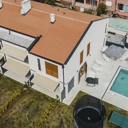 Aparment Complex Stella With Pool 게스트하우스 *
