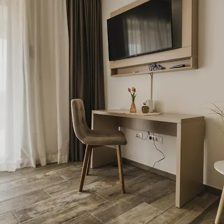 Aparment Complex Stella With Pool * Karpinjan