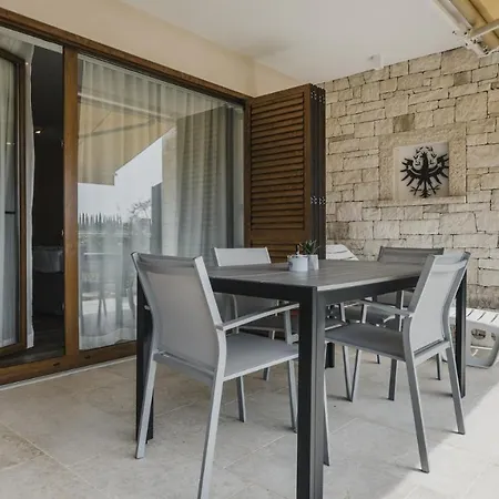 Aparment Complex Stella With Pool Gasthof Karpinjan